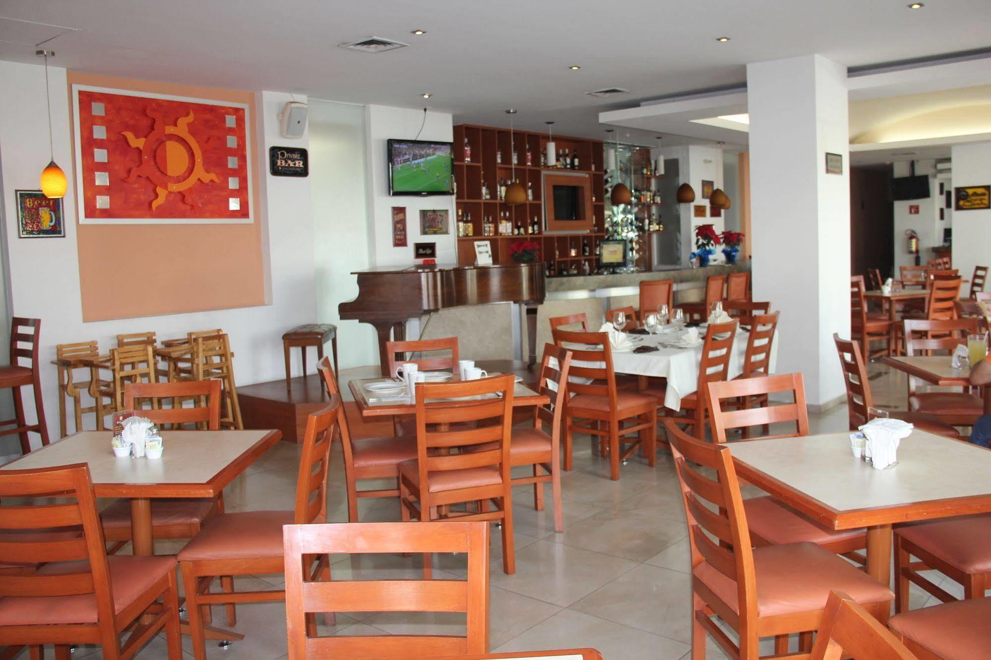 Hotel Real Zapopan Zewnętrze zdjęcie